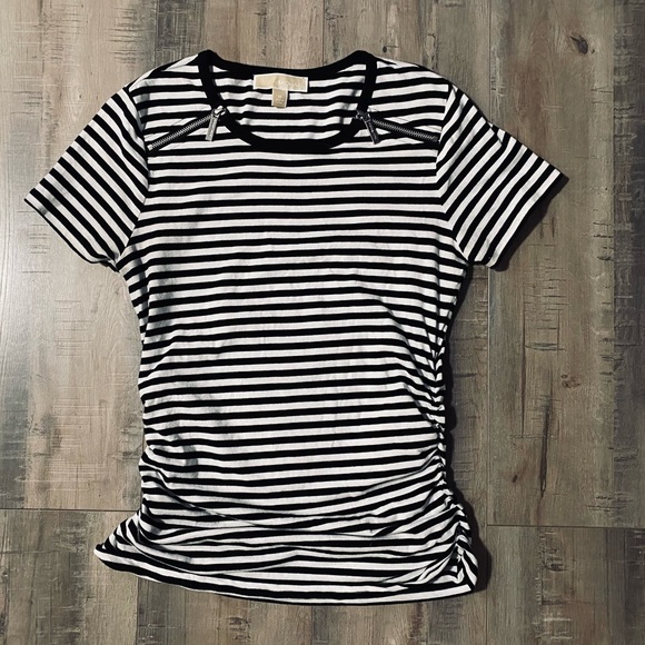 MICHAEL KORS BLACK & WHITE STRIPE SHIRT ❤️💕 - Picture 1 of 7